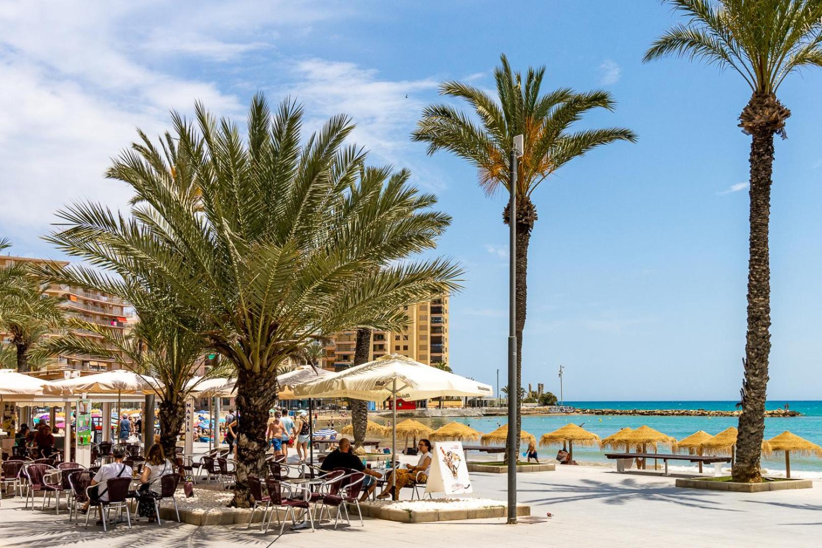 Apartment Near Beach, Playa Del Cura Торевиеха Екстериор снимка